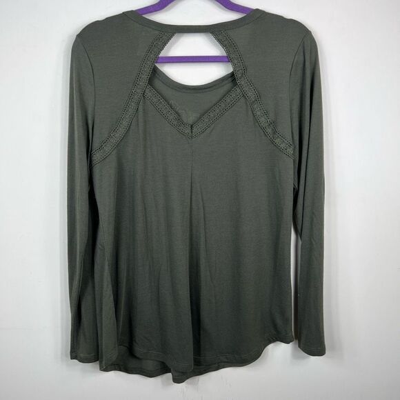 Jerry Leigh Long Sleeve Keyhole Skull Shirt - Picture 3 of 6